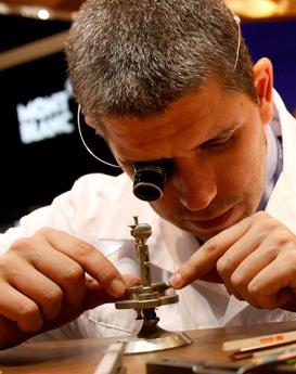 华特·沃尔顿-广州百达翡丽维修服务中心制表师