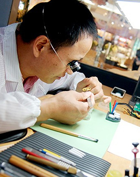 本杰明·托马斯-宁波百达翡丽维修服务中心制表师