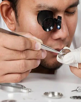 詹姆士·布朗-常德百达翡丽维修服务中心制表师